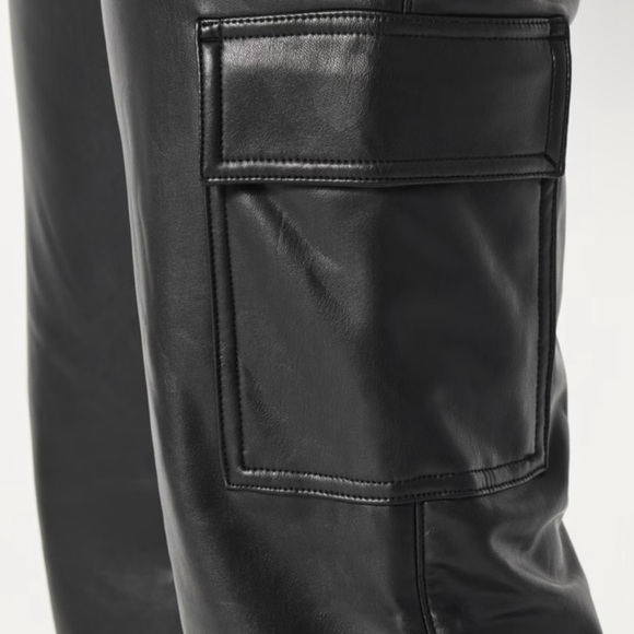 Ultra High-Rise Vegan Leather Cargo Dad Pants
655612294 - Picture 3 of 4